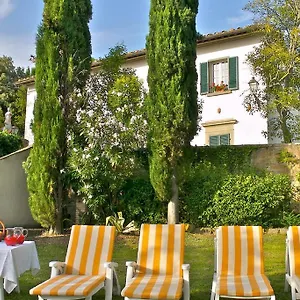 https://villa-serena-e-villa-serenella.it-tuscanyhotel.com